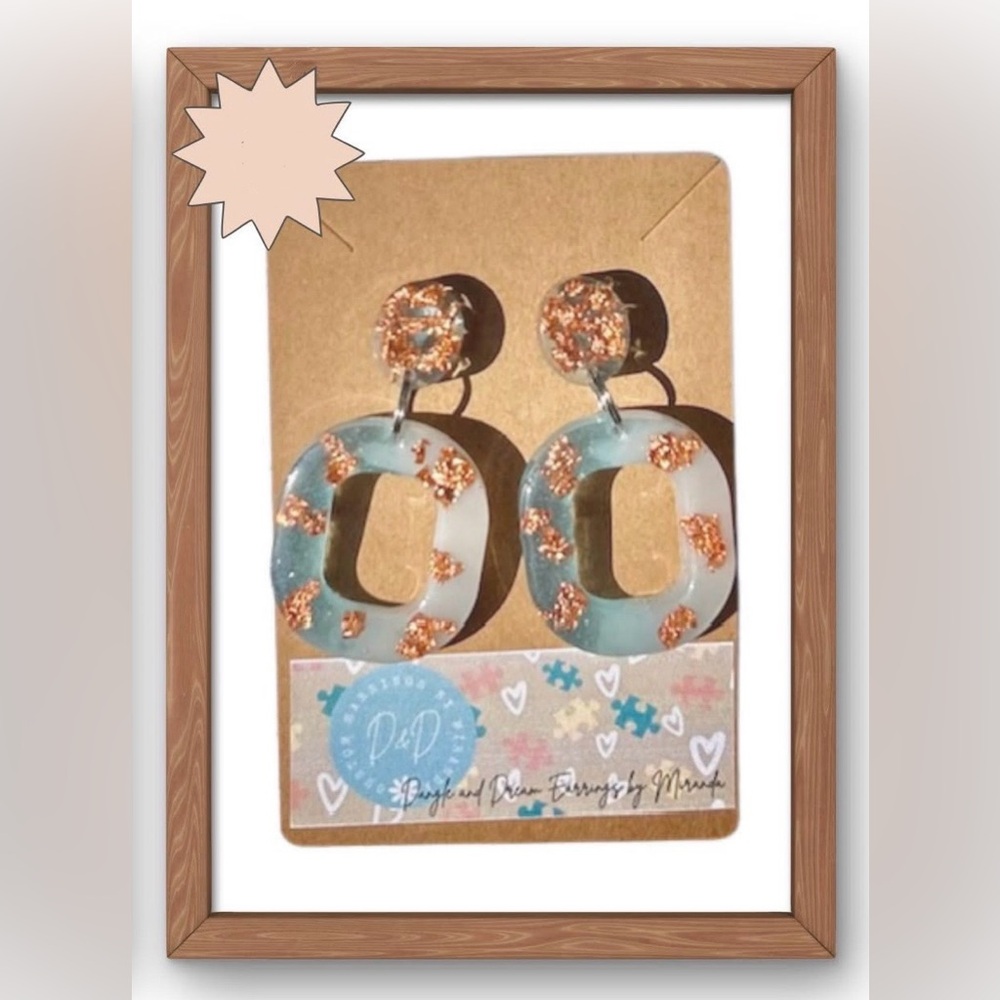 Blue and White Earrings with Copper Accents

🌸🌟🌟Bundle Discounts Available🌟🌟🌸